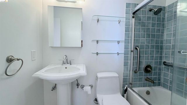 6 Captain Dr. E428, Emeryville, CA 94608