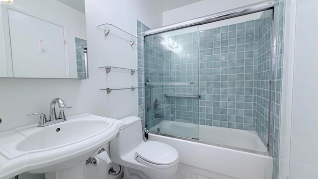 6 Captain Dr. E428, Emeryville, CA 94608