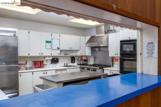 6 Captain Dr. E428, Emeryville, CA 94608