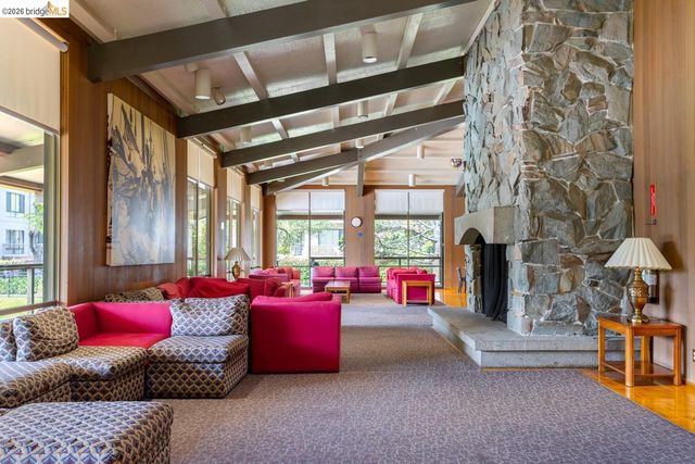 6 Captain Dr. E428, Emeryville, CA 94608