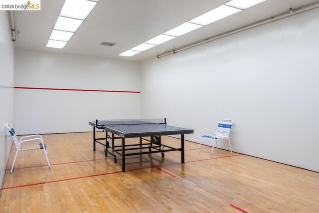 6 Captain Dr. E428, Emeryville, CA 94608