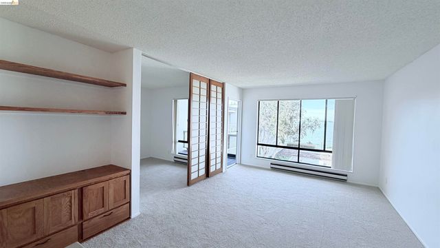 6 Captain Dr. E428, Emeryville, CA 94608