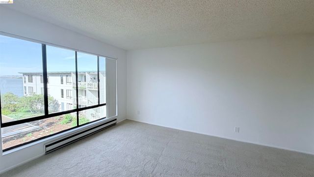 6 Captain Dr. E428, Emeryville, CA 94608