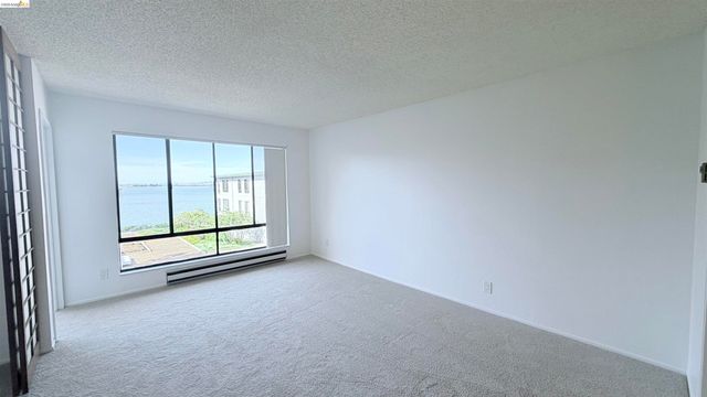 6 Captain Dr. E428, Emeryville, CA 94608