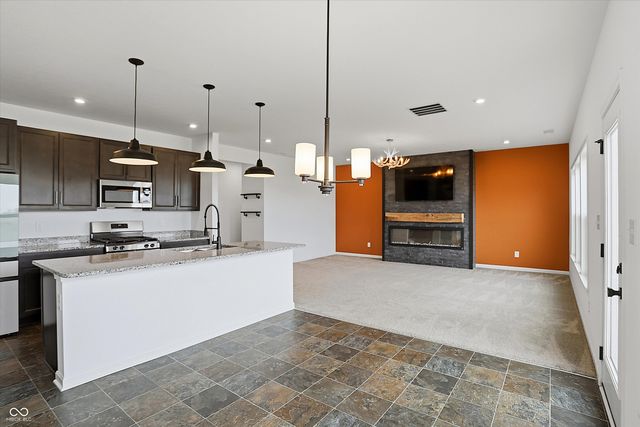 5498 Woods Pointe Drive, Mccordsville, IN 46055