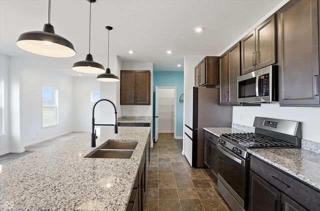 5498 Woods Pointe Drive, Mccordsville, IN 46055