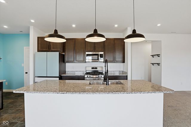 5498 Woods Pointe Drive, Mccordsville, IN 46055