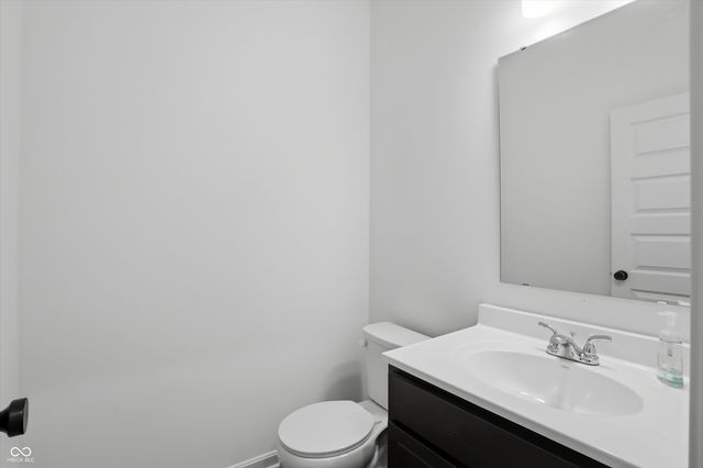 5498 Woods Pointe Drive, Mccordsville, IN 46055