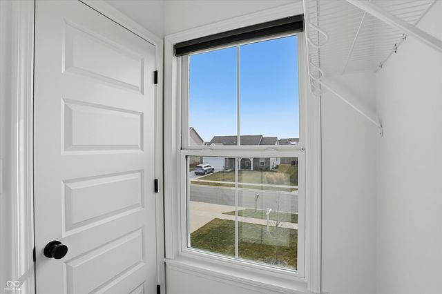 5498 Woods Pointe Drive, Mccordsville, IN 46055