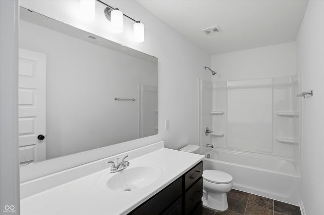 5498 Woods Pointe Drive, Mccordsville, IN 46055