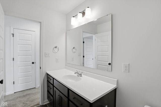 5498 Woods Pointe Drive, Mccordsville, IN 46055