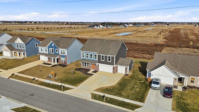 5498 Woods Pointe Drive, Mccordsville, IN 46055