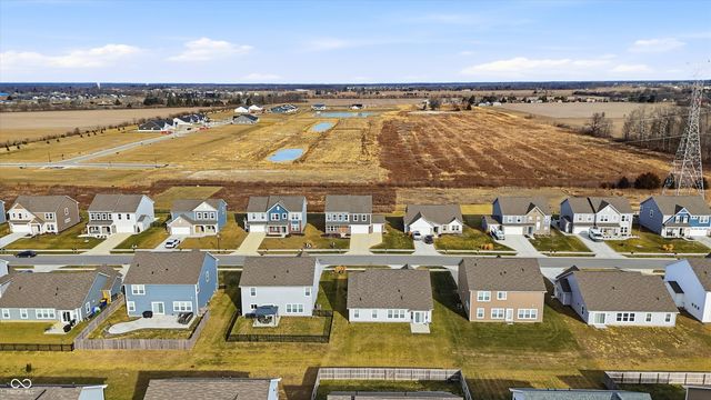 5498 Woods Pointe Drive, Mccordsville, IN 46055