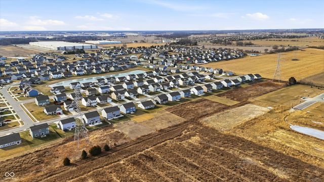 5498 Woods Pointe Drive, Mccordsville, IN 46055