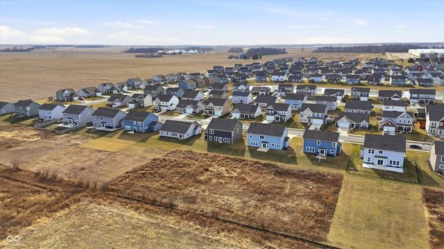 5498 Woods Pointe Drive, Mccordsville, IN 46055