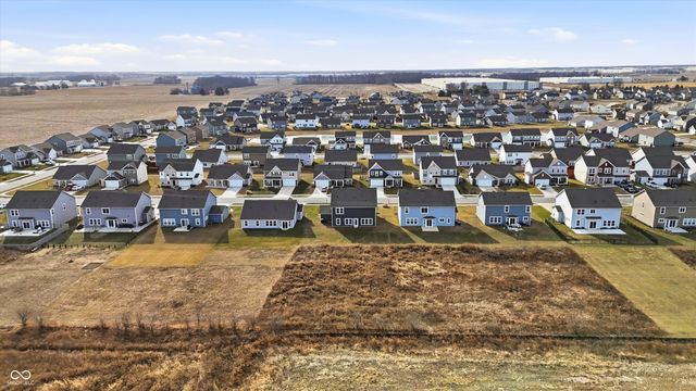 5498 Woods Pointe Drive, Mccordsville, IN 46055