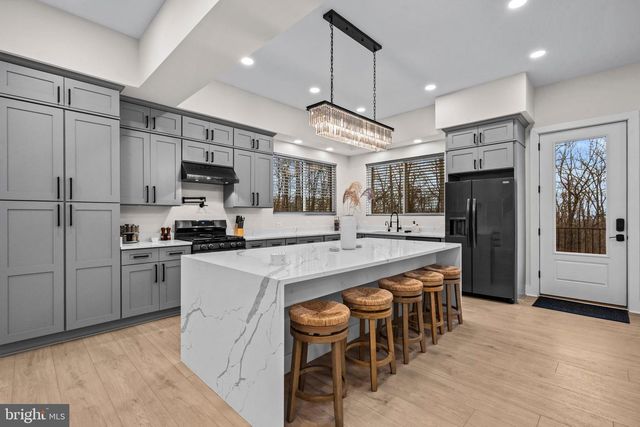 13543 HANGING ROCK LN, Lovettsville, VA 20180