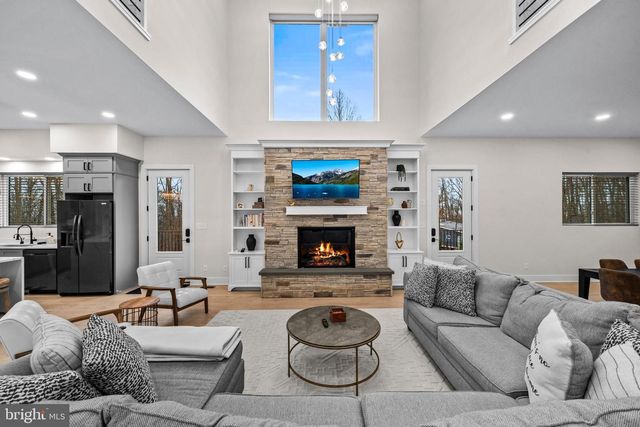 13543 HANGING ROCK LN, Lovettsville, VA 20180