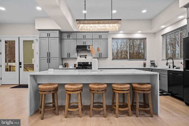 13543 HANGING ROCK LN, Lovettsville, VA 20180