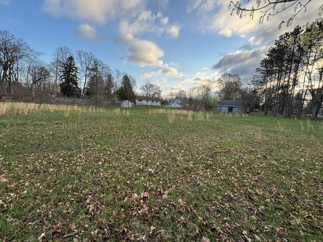 3334 W Glendora Road, Three Oaks, MI 49128