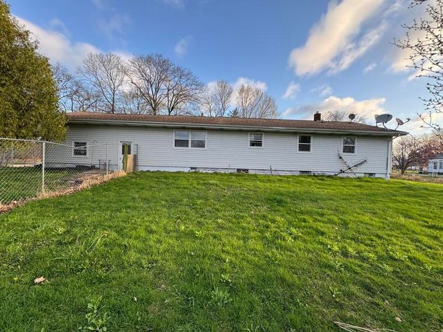 3334 W Glendora Road, Three Oaks, MI 49128