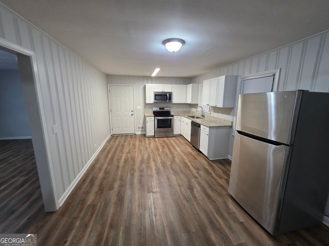 1214 S Broad St, Monroe, GA 30655
