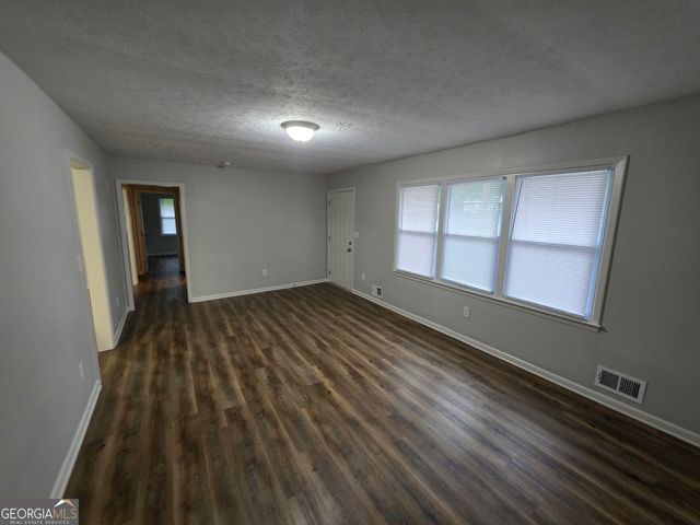 1214 S Broad St, Monroe, GA 30655