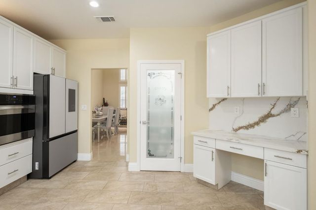 7568 N Hanna Avenue, Fresno, CA 93722