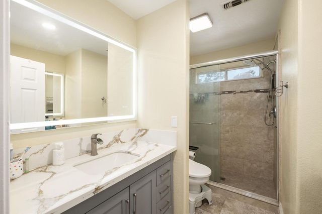 7568 N Hanna Avenue, Fresno, CA 93722