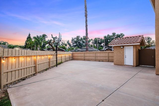 7568 N Hanna Avenue, Fresno, CA 93722