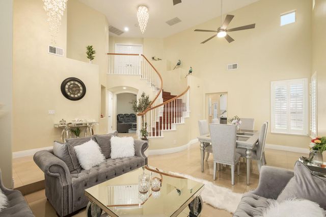 7568 N Hanna Avenue, Fresno, CA 93722