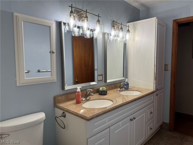 711 E Montgomery Street, Marietta, OH 45750