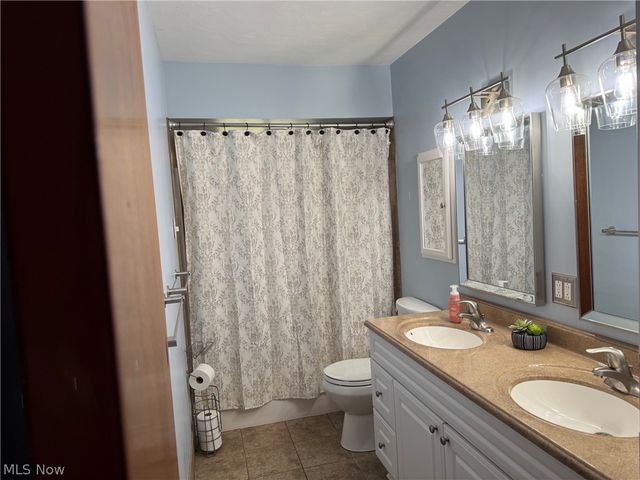 711 E Montgomery Street, Marietta, OH 45750