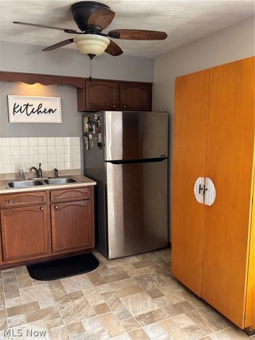 711 E Montgomery Street, Marietta, OH 45750