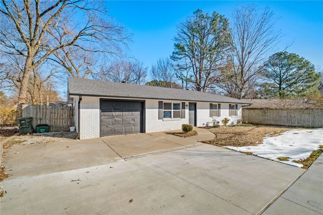 966 W Sycamore Street, Fayetteville, AR 72703