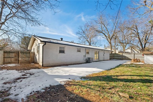 966 W Sycamore Street, Fayetteville, AR 72703