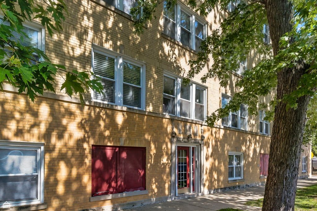 3222 W Berteau Avenue 2, Chicago, IL 60618