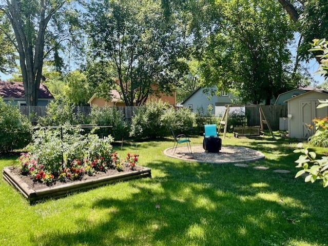 3105 Fox Hill Road, Aurora, IL 60504