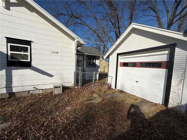 1314 W 5th Street, Coffeyville, KS 67337