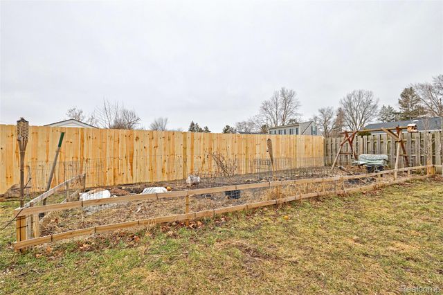 8152 S STATE Road, Goodrich Village, MI 48438