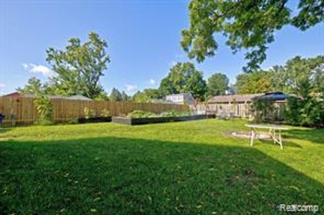 8152 S STATE Road, Goodrich Village, MI 48438