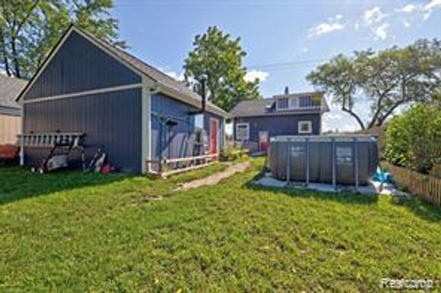 8152 S STATE Road, Goodrich Village, MI 48438