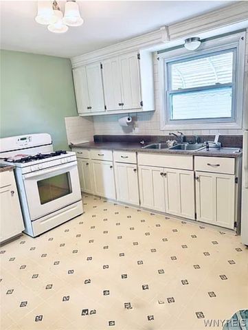 39 Hartwell Road, Buffalo, NY 14216