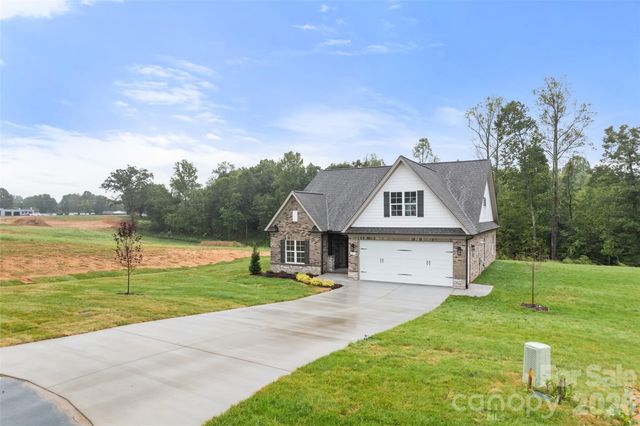 261 Avian Lane, Winston Salem, NC 27127