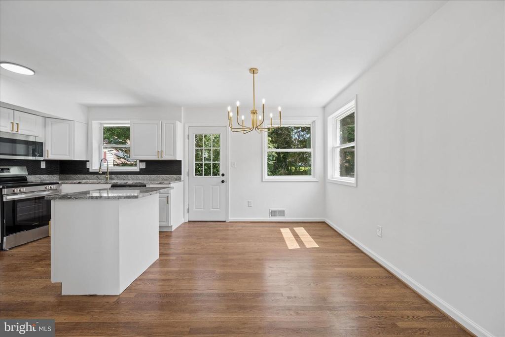 Image 10 of property listing at 8517 OGLETHORPE ST, New Carrollton, MD 20784
