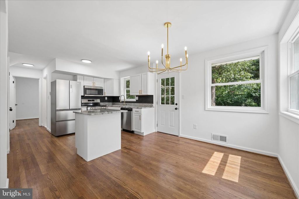 Image 12 of property listing at 8517 OGLETHORPE ST, New Carrollton, MD 20784
