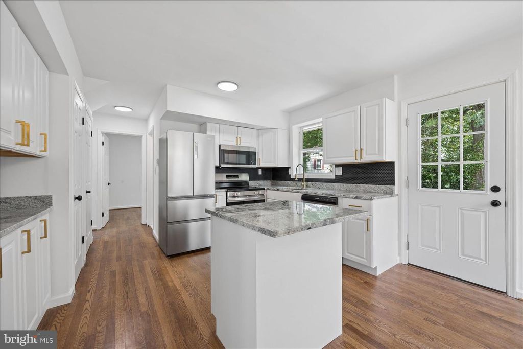 Image 14 of property listing at 8517 OGLETHORPE ST, New Carrollton, MD 20784