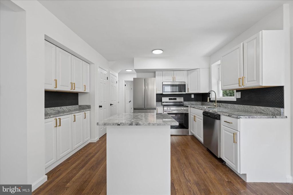 Image 15 of property listing at 8517 OGLETHORPE ST, New Carrollton, MD 20784