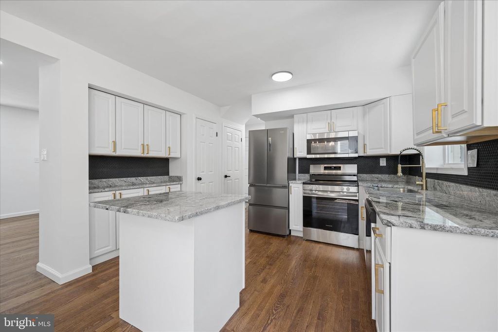 Image 16 of property listing at 8517 OGLETHORPE ST, New Carrollton, MD 20784