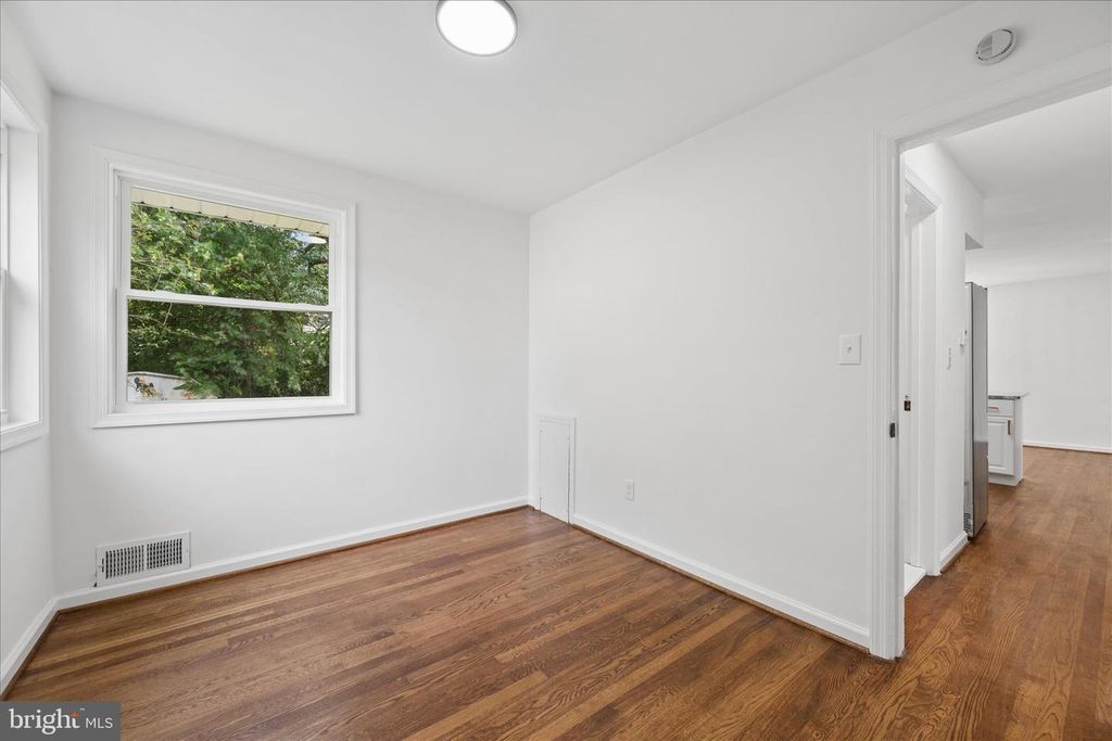 Image 25 of property listing at 8517 OGLETHORPE ST, New Carrollton, MD 20784